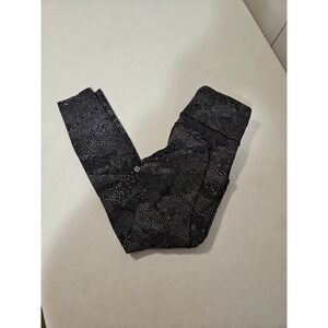 Lululemon Time To Sweat Legging Size 4 Black/white Muli Design *bottoms Cut*(L53